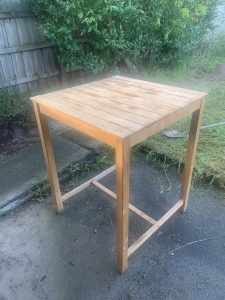 Outdoor table / bar table