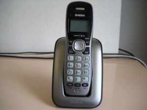 Uniden DECT 1715 Cordless Phone ( Needs New Battery )