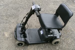 MOBILITY SCOOTER ELECTRIC WHEELCHAIR SMALL PORTABLE OR HOUSE MOUSE