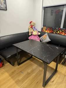Sofa set and table for sale
