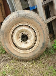 TOYOTA HILUX WHEEL AND TYRE