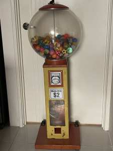 Bouncy ball vending machine