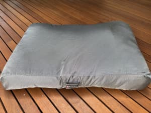 Pet mat large, soft and durable with washable cover