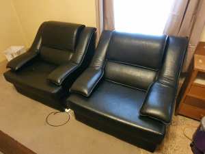2 matching single couch seats