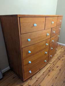 FREE Large chest of drawers.