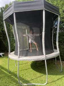 Vuly Medium Trampoline with accessories