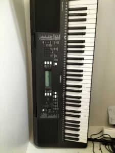 Yamaha PSR E373 just 6 months old perfect condition