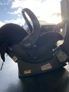 Britax safe and sound car seat capsule 