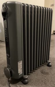 Delonghi oil heater, new, pick up Pyrmont RRP at least $200