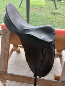 1987 18 inch County dressage saddle