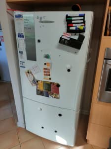 Huge fridge / needs to go 450L