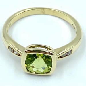 Michael Hill 10ct Yellow Gold Ladies Ring With Stone Size J