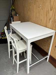 IKEA Bar Table 3 stools to suit 