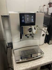 Jura Z10 super automatic coffee machine with Cool control & warranty
