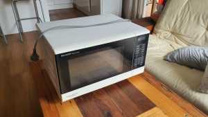 Sharp 1200w microwave, excellent condition 
