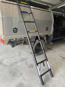 Rooftop tent adjustable ladder