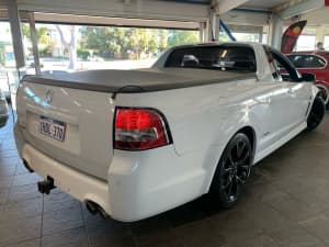 2013 Holden Ute VF MY14 VF MY14 SS V Ute Extended Cab 2dr Spts Auto 6sp 6.0i White Sports Automatic
