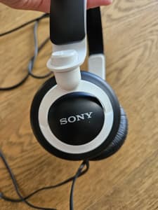 Sony black/white headphones