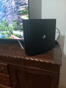 Ps4 Pro 1 Tb and accessories 