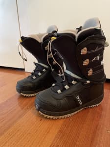 Burton snowboarding boots size US6/UK4