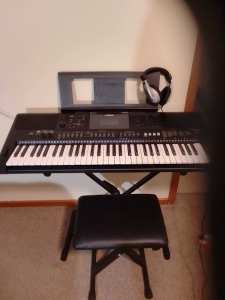 Yamaha electronic keyboard PSR E463