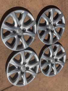 Hyundai 14 Inch Wheel Covers Set