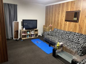 Breaking House Lease in Maddington 3x1 old home. Minimum 350$