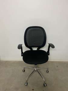 Computer desk chair with armrest