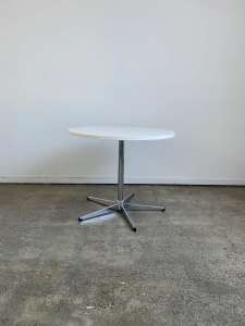 Round Table-White Top with Chrome Star Base-900mm