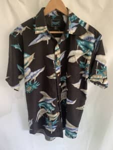 EAST ISLAND mens retro Hawaiian short sleeve button up party shirt