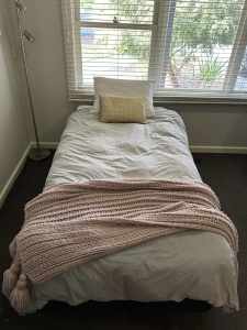 King single bed (1 of 2)
