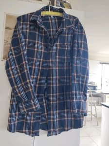 Flannel type coat easy wear for all seasons with pocket.