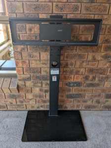 Floor TV stand holds 32-70 inch TVs