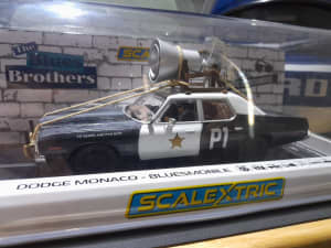 Scalextric Dodge Monaco Bluesmobile C4322