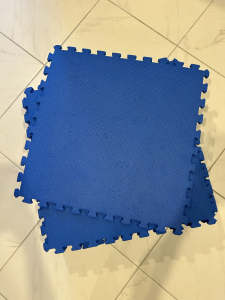 Blue rubber floor mat