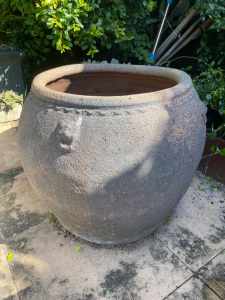 Large ‘Old Stone’ outdoor pot