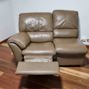 LEATHER BROWN TWO SEATER RECLINER FREE