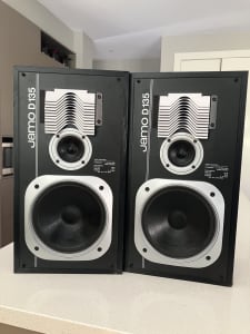 Jamo D135 speakers