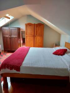 Great , very private queen size bedroom in an attic I a lovely period 