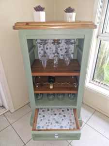 Solid wood wine/drinks cabinet 