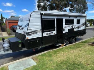 2021 condor ultimate family 21 triple bunk caravan