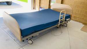 Electric adjustable king single hospital bed/ free delivery 