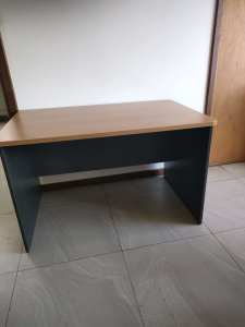 Moving Sale Dinning table with chairs ,2 office desk$200 Lot Excellent