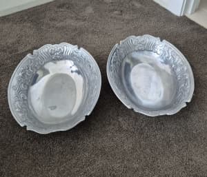 Set of 2 Wilton Armetale Bowls