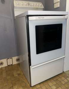 Freestanding electric oven and cooktop (Fisher & Paykel)