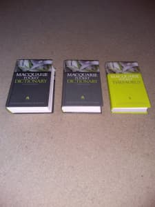 Macquarie Pocket Dictionary Thesaurus 