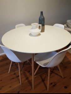 Freedom Dining table & chairs