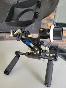 Camera rig small for dlsr with focus pull handles and shoulder pad