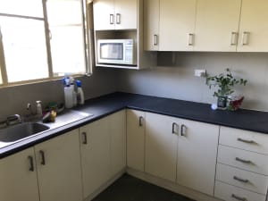 Furnished 3 bedroom house for rent near Northland Shopping Centre,tram