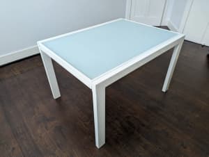 Great quality extendable dining table